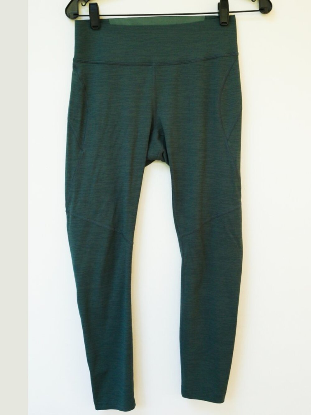 Outdoor Voices Green Leggings size Medium Great Condition!